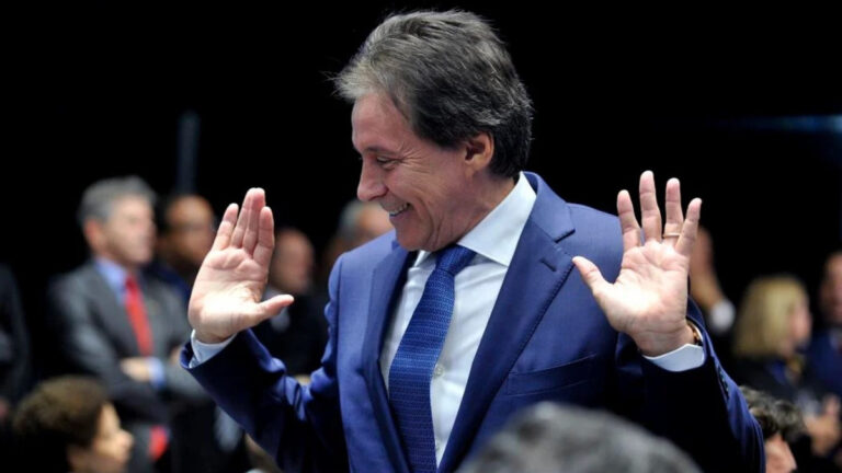 EUNÍCIO OLIVEIRA ESPERNEIA, MAS SABE NÃO TER MAIS FORÇAS PARA COMANDAR O MDB