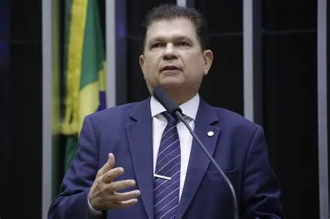 POLÍTICO MURISTA SURPREENDE AO ADOTAR COMPORTAMENTO REBELDE