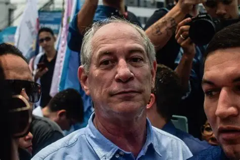 CIRO GOMES VAI A ITAITINGA E ODBEDECE A CONSELHOS DE NÃO AGRESSÃO POLÍTICA AOS OPOSITORES