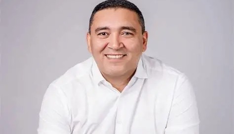 GOVERNADOR ELMANO DE FREITAS FELIZ PELO APOIO ESPECIAL DO PREFEITO JOÃO PAULO