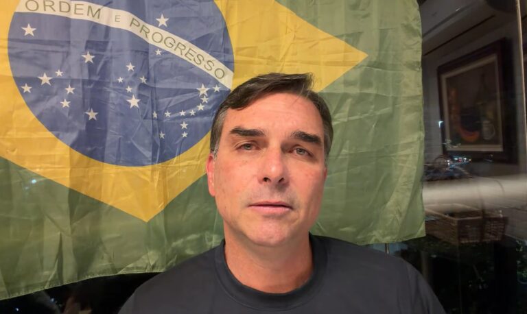 SUCESSÃO DE CRISES ESTÁ DESMONTANDO A CANDIDATURA DE FLÁVIO BOLSONARO