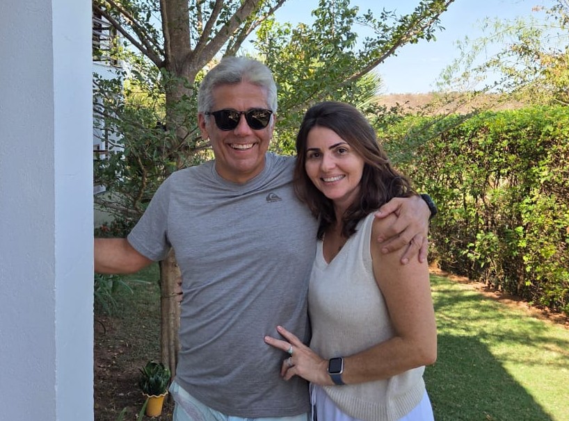 SERGIO REBOUÇAS RECEBE EM SUA BELA HOUSE TODO NAQUELA DE ALTO ESTILO QUEM MUITO AMA