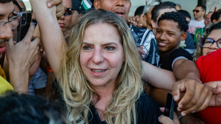 ELAMANO LIGA E LUIZIANNE LINS VEM A FORTALEZA DIZER SIM PARA A CANDIDATURA AO SENADO