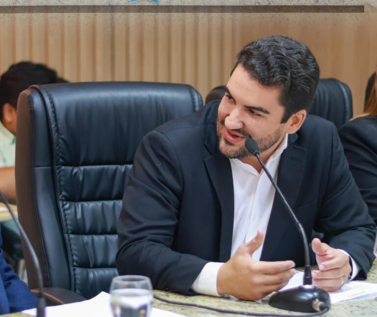 MATHEUS LEITE SURPREENDE AO REBATER COM ALTIVEZ CRÍSTICAS DA OPOSIÇÃO