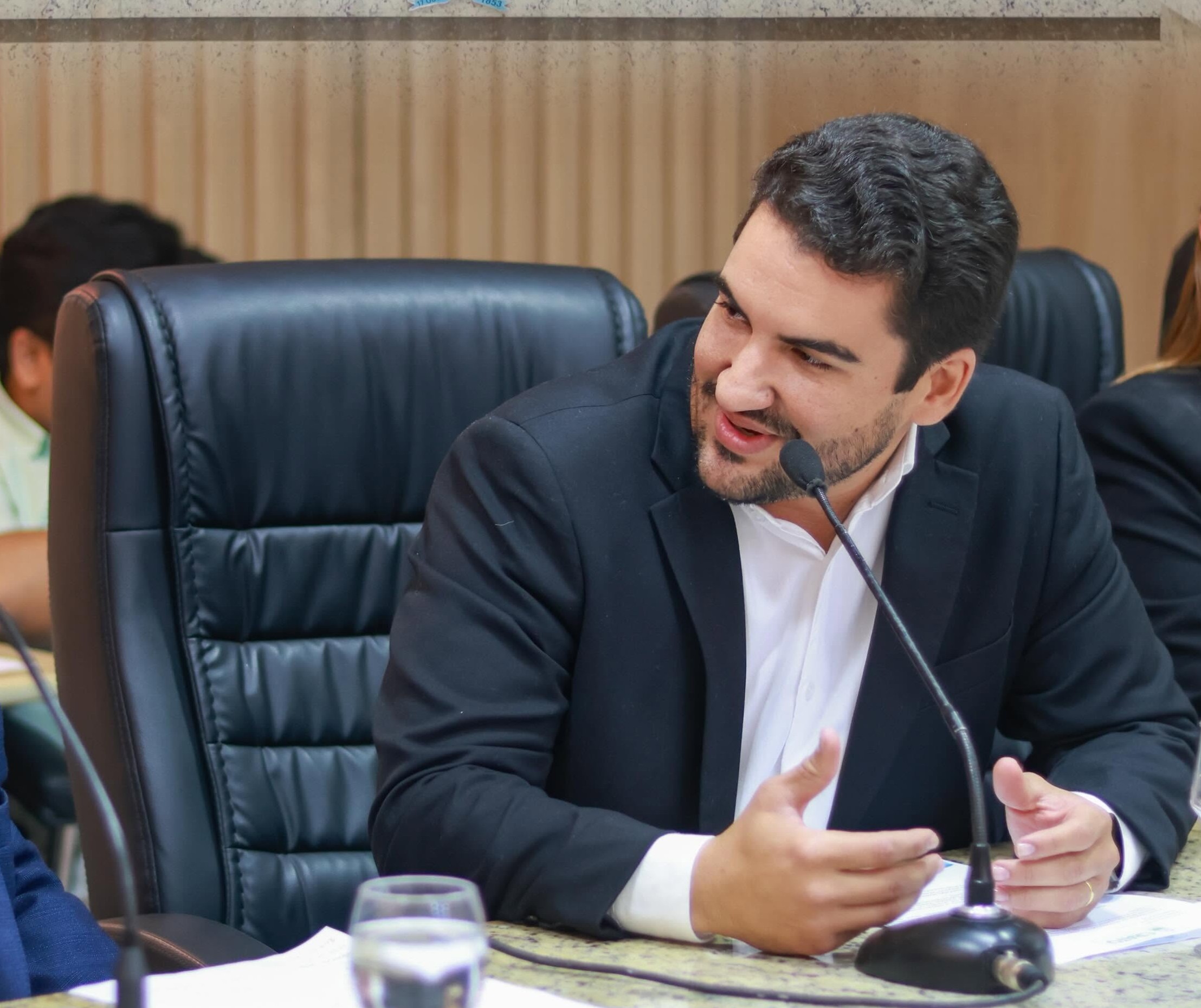 MATHEUS LEITE SURPREENDE AO REBATER COM ALTIVEZ CRÍSTICAS DA OPOSIÇÃO