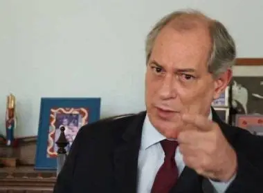 CIRO GOMES VEM FAREJANDO DERROTA NO AR, DAI ENTÃO COMEÇOU A ATIRAR PARA TUDO QUANTO É LADO
