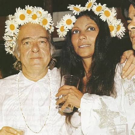 VINÍCIUS DE MORAES AMAVA TANTO, QUE PEDIU GÉSSE EM CASAMENTO NA NOITE EM QUE SE CONHECERAM
