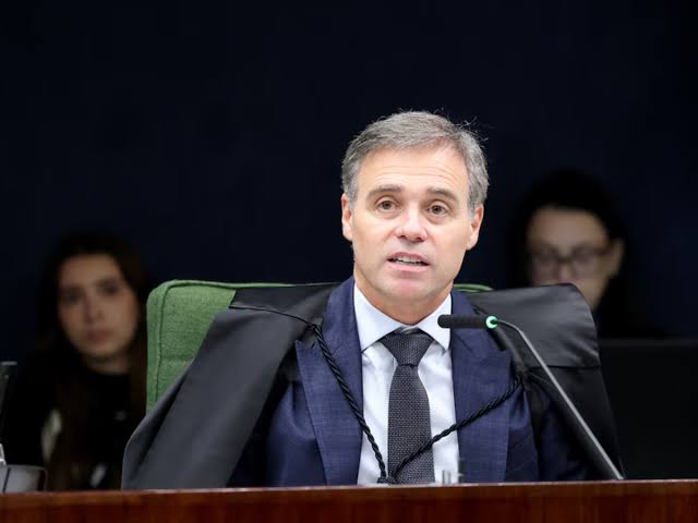 MENDONÇA DIZ QUE SALÁRIO DE MINISTRO DO STF NÃO PERMITE ´´VDA SEM PREOCUPAÇÕES FINANCEIRAS´´