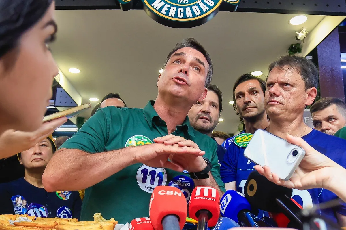 AO TENTAR CONTER FAKE NEWS CONTRA NOSSA SENHORA, FLÁVIO ACABA AMPLIANDO O DESGASTE