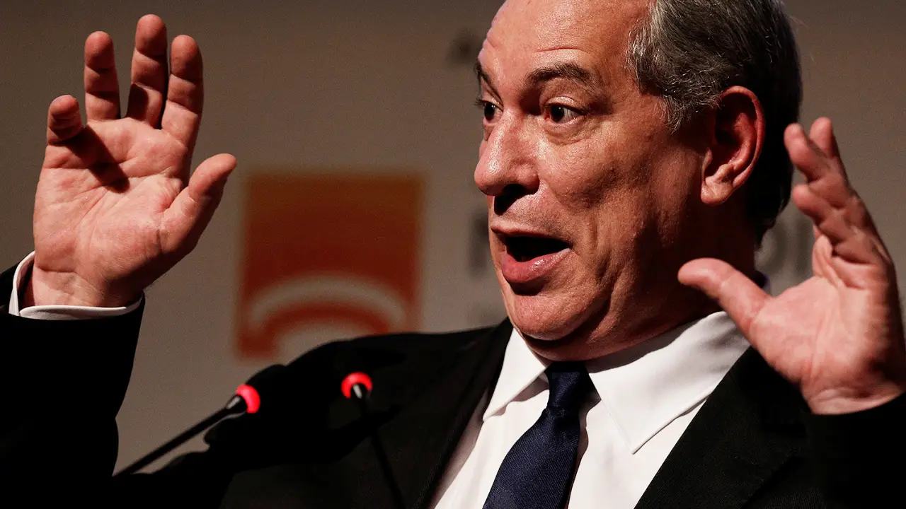 ADVERSÁRIOS ESTÃO TRATANDO MANEIRA DE SER DO CIRO COMO ASSUNTO PSICOLÓGICO