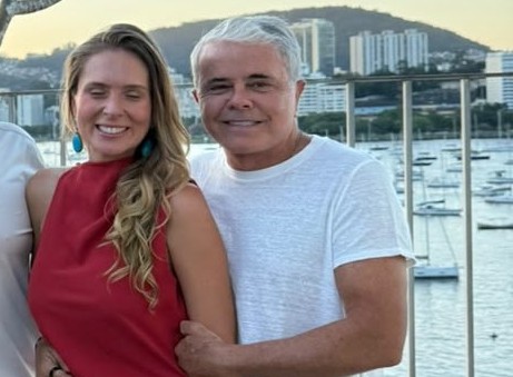 ROLOU FESTA INTIMISTA NO NOVO ´´AP´´ DO CASAL IVAN BEZERRA NO RIO DE JANEIRO