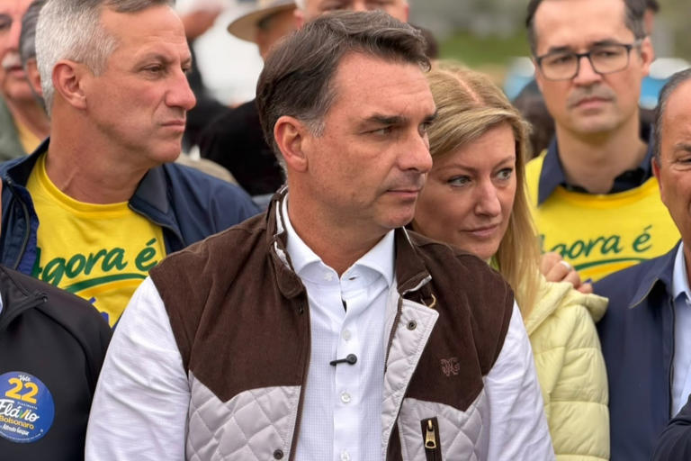 ALIADOS DISCORDAM DE FLÁVIO BOLSONARO E APONTAM ERROS PRÓPRIOS PARA A DERROTA
