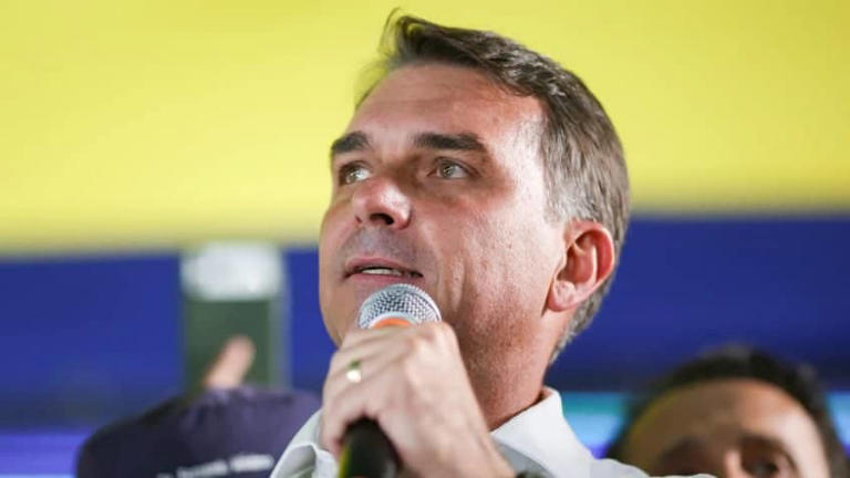 APÓS DERROTA, FLÁVIO BOLSONARO PEDE ANULAÇÃO DA ELEIÇÃO E ANUNCIA AÇÃO CONTRA A CHPA DE LULA
