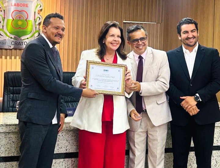 ELIANE BRASIL RECEBE DUPLA HOMENAGEM DA CÂMARA DO CRATO E CONFIRMA PRESENÇA NO RELANÇAMENTO DA CARIRI REVISTA DIGITAL