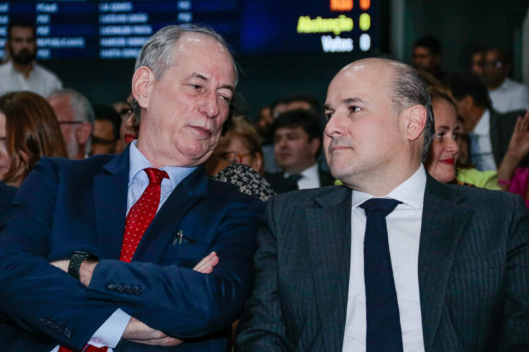 ROBERTO CLÁUDIO, CIRO GOMES E COMPANHIA: UM APOIO QUE JÁ NÃO PESA TANTO NAS URNAS