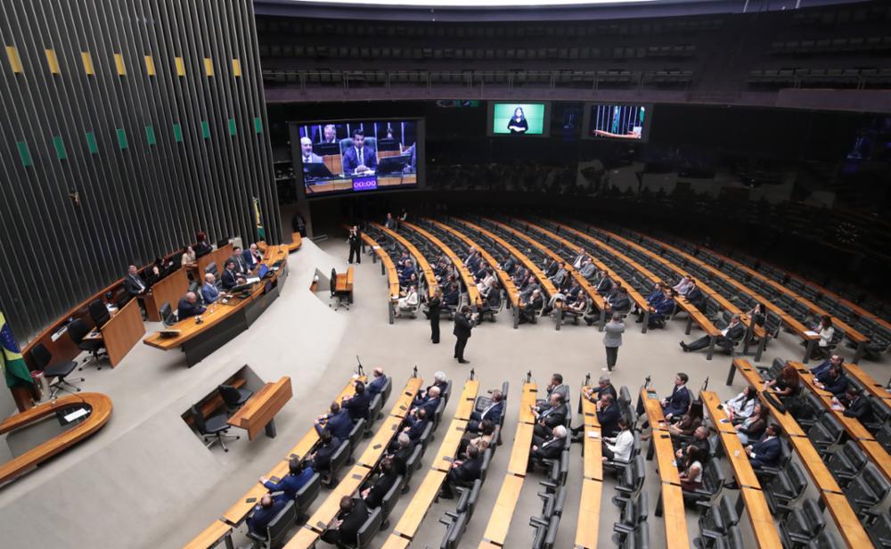 CÂMARA QUE SAI DAS  URNAS IMPÕE UM NOVO EQUILÍBRIO DE FORÇAS